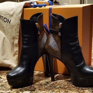 Louis Vuitton booths